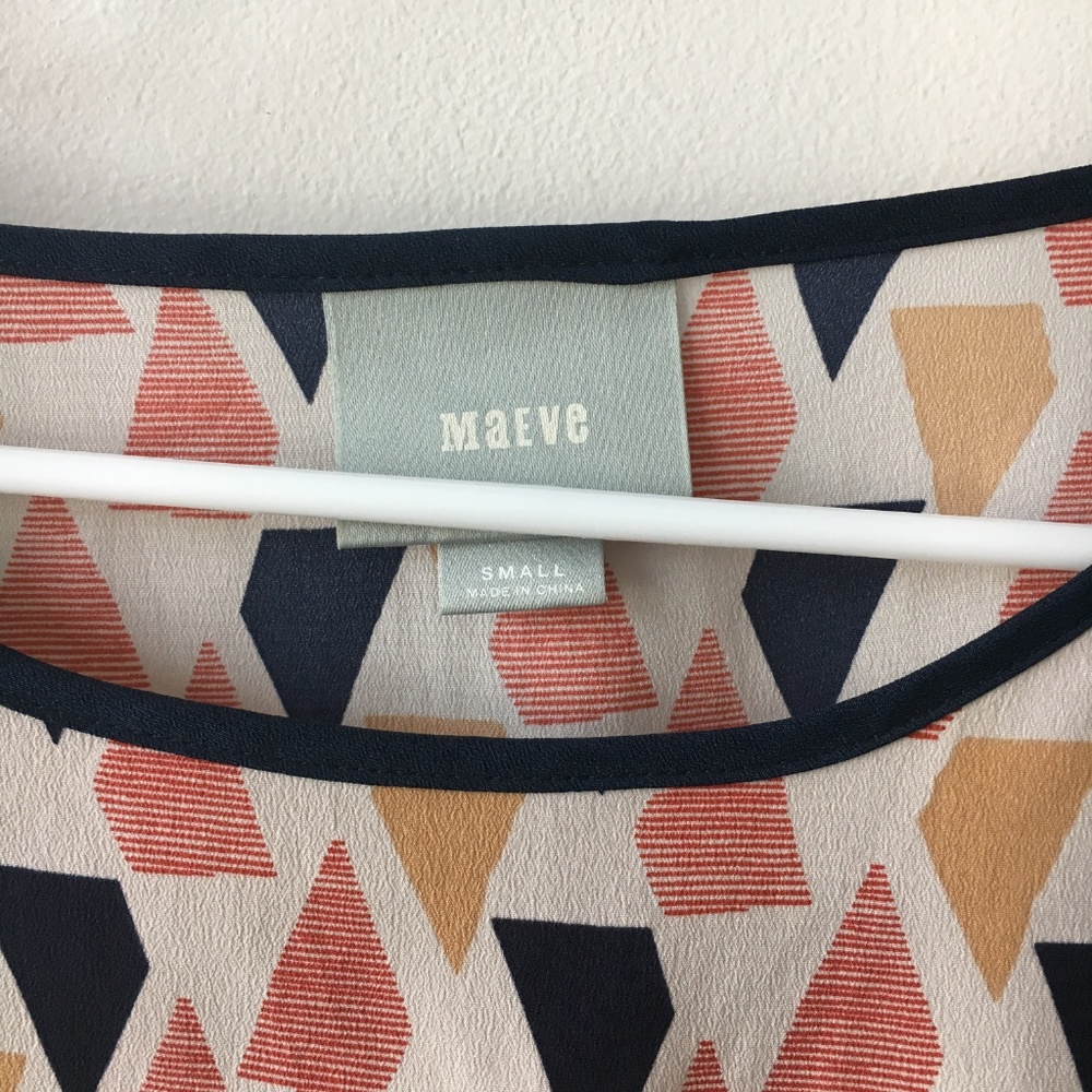 Maeve Pattern Top - Picture 2 of 3